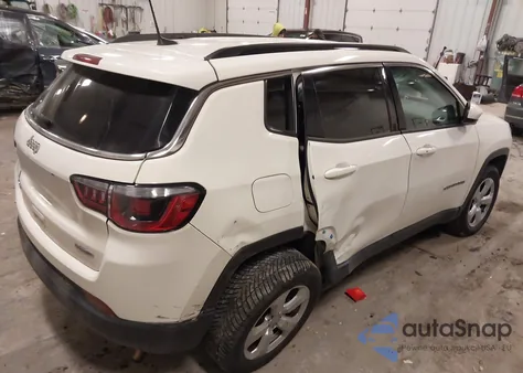 2018 Jeep Compass Latitude 4X4 из США, поврежденный, VIN 3C4NJDBB9JT282961